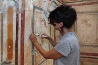 https://commons.wikimedia.org/wiki/File:Restoration_Wall_Paintings,_Ephesus.jpg